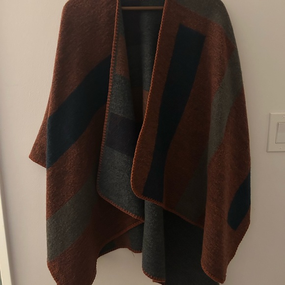 BB Dakota Brown and Gray Colorblock Poncho - Picture 7 of 13